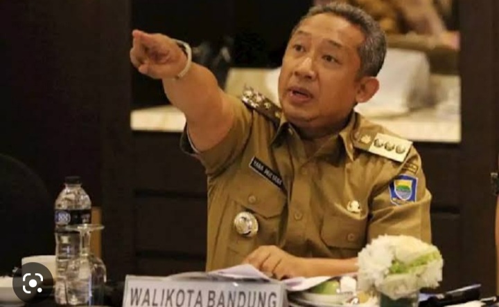 Jelang Lebaran, Walikota Bandung Yana Mulyana Ditangkap KPK Jelang Lebaran, Walikota Bandung Yana Mulyana Ditangkap KPK