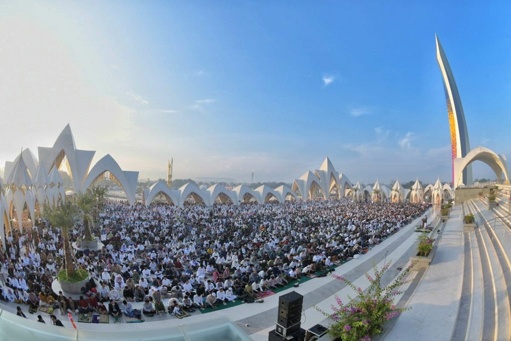 <em>Pasca Lebaran, Tren Kunjungan ke Masjid Raya Al Jabbar Meningkat</em> <em>Pasca Lebaran, Tren Kunjungan ke Masjid Raya Al Jabbar Meningkat</em>