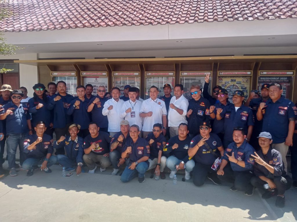 Dea Eka Rizaldi & Ribuan Massa Iringi Pendaftaran Caleg Gerindra ke KPU Jabar