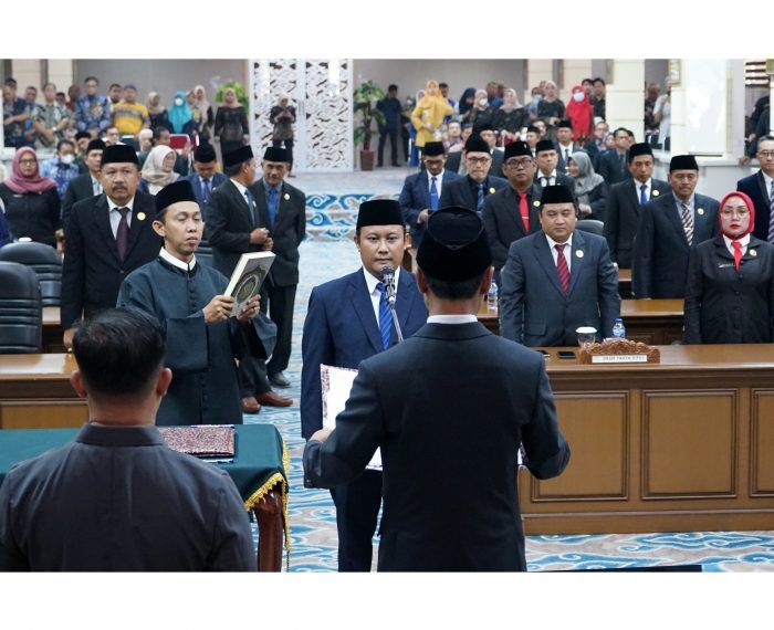 <strong>Gantikan Alm Heriyanto, Syarif Maulana Resmi Jadi Anggota DPRD Kota Cirebon</strong>