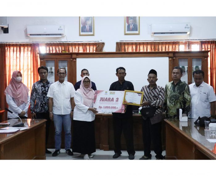 <strong>Lomba Vlog DLH Kota Cirebon “Janggal”, Warga RW 04 Surapandan Ngadu Ke DPRD</strong>