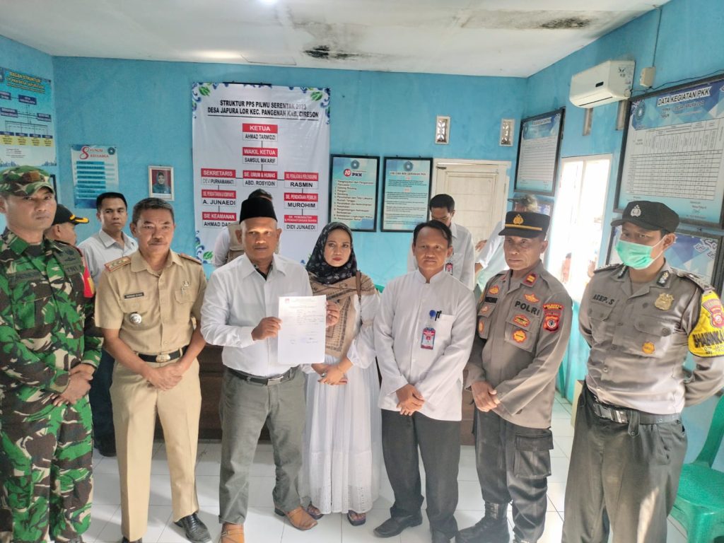 Keren! Di Japura Lor Ada Satpam Nyalon Kuwu Keren! Di Japura Lor Ada Satpam Nyalon Kuwu