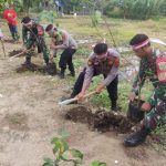 Polsek Babakan - Polresta Cirebon "Hijaukan" Desa Serang Kulon