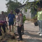 Polsek Pabuaran Tanam Ratusan Bibit Pohon Di Desa Pabuaran Lor