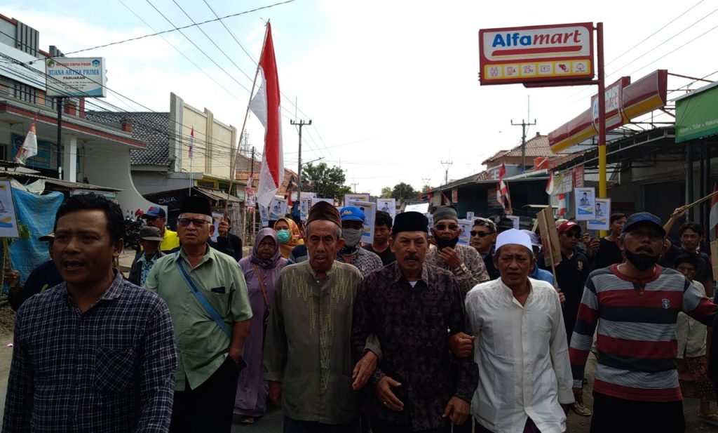 Hery Castari, Kandidat Calon Kuwu Incumbent Pabuaran Lor Resmi Daftar dengan Iringan Sholawat