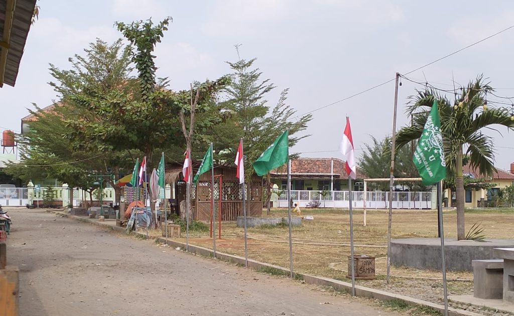 Warung Semi Permanen Berdiri Di Areal Lapangan, Begini Kata Kuwu Pabuaran Lor