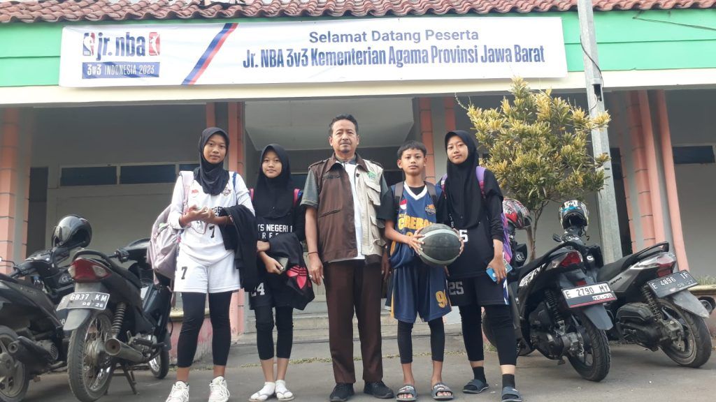 Tim Basket Putri MTsN 1 Cirebon Juarai Event Jr NBA Zona A, Siap Maju Ke Tingkat Kanwil Kemenag Jabar 