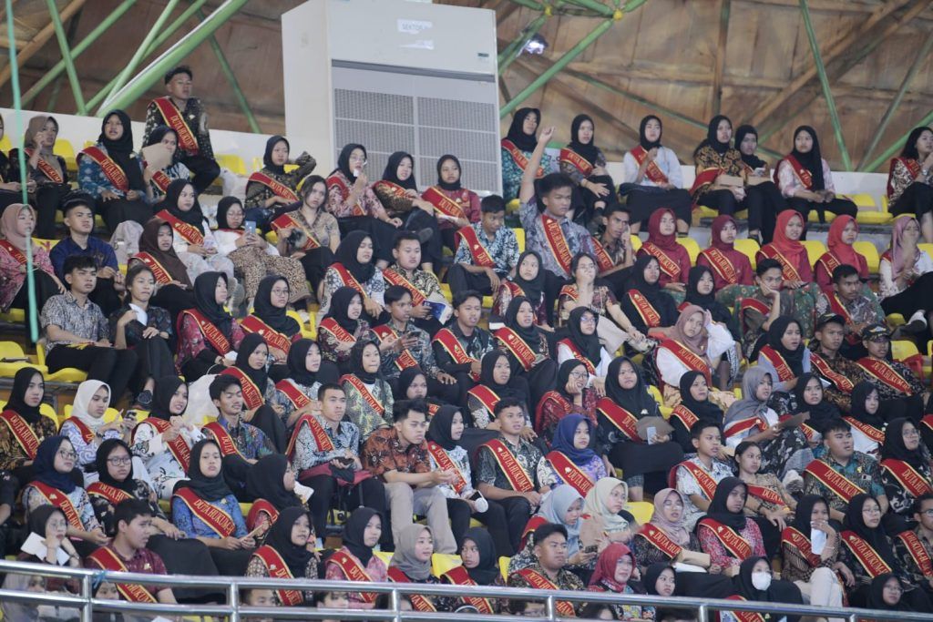 Kukuhkan Duta Pelajar Sadar Hukum Jabar, Ridwan Kamil: Tak Boleh Ada Perundungan di Sekolah! Kukuhkan Duta Pelajar Sadar Hukum Jabar, Ridwan Kamil: Tak Boleh Ada Perundungan di Sekolah!