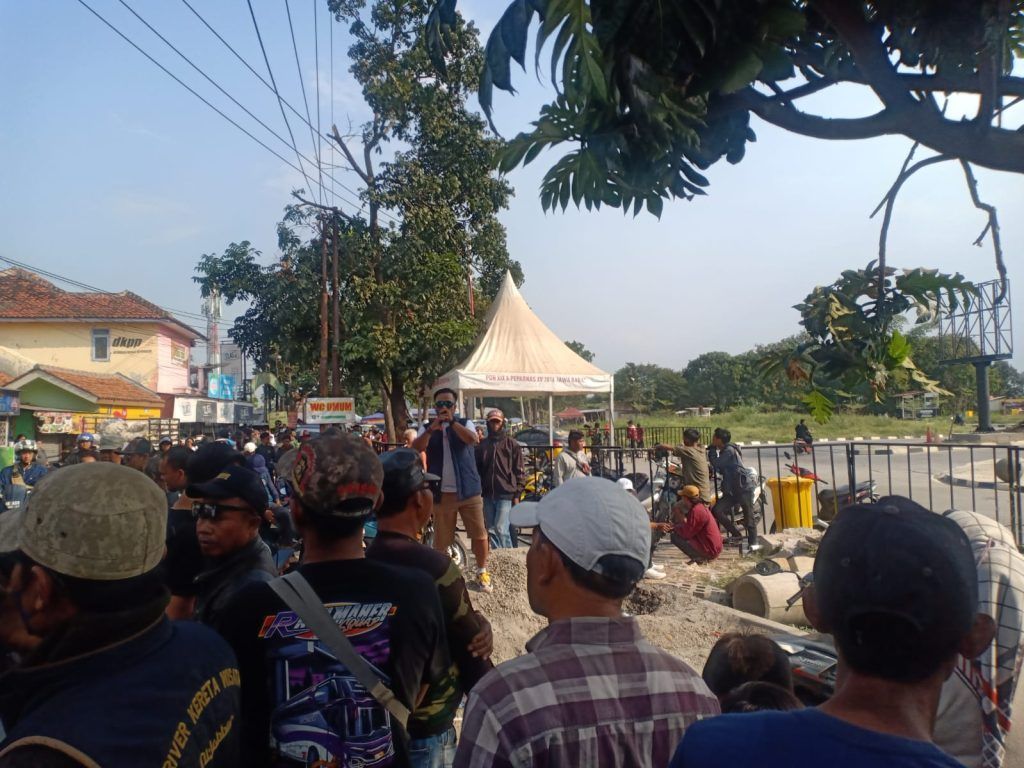 Gara-gara Lapak Parkir, Warga Sekitar Masjid Al Jabbar Bersitegang dengan Penjaga Gara-gara Lapak Parkir, Warga Sekitar Masjid Al Jabbar Bersitegang dengan Penjaga