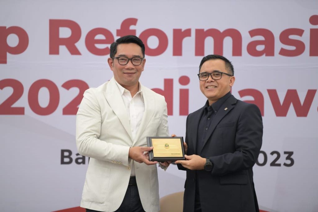 Gubernur Ridwan Kamil Minta Pemkot Cirebon Siapkan SMK untuk Dukung Rebana Gubernur Ridwan Kamil Minta Pemkot Cirebon Siapkan SMK untuk Dukung Rebana