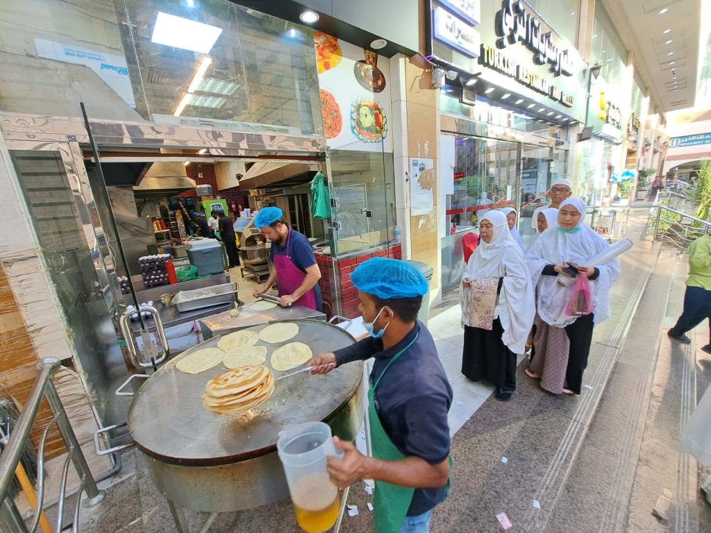 Jemaah Haji Jabar Berburu Makanan Indonesia Sampai Mancanegara Jemaah Haji Jabar Berburu Makanan Indonesia Sampai Mancanegara