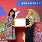 Gubernur dan Ketua Dekranasda Jabar Raih Penghargaan dalam Mobile Intellectual Property Clinic