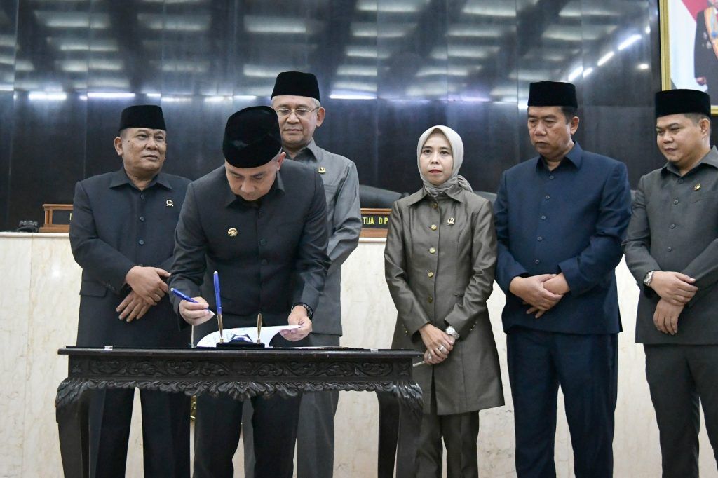 Penjabat Gubernur Jabar Tanda Tangani Nota Kesepakatan KUA dan PPAS Tahun 2024