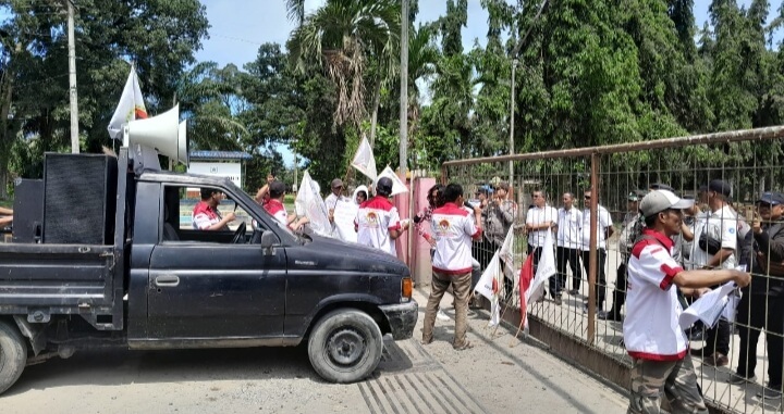 PMPRI Demo Kantor PTPN IV, Tuntutannya Manager PTPN IV Air Batu Segera Dicopot
