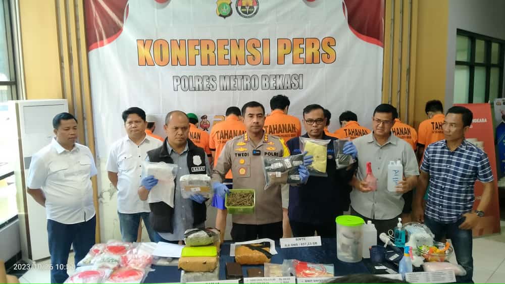 Sat Narkoba Polres Metro Bekasi Ungkap Obat-Obatan Daftar G, Sinte, Ganja Hingga Sabu Sat Narkoba Polres Metro Bekasi Ungkap Obat-Obatan Daftar G, Sinte, Ganja Hingga Sabu