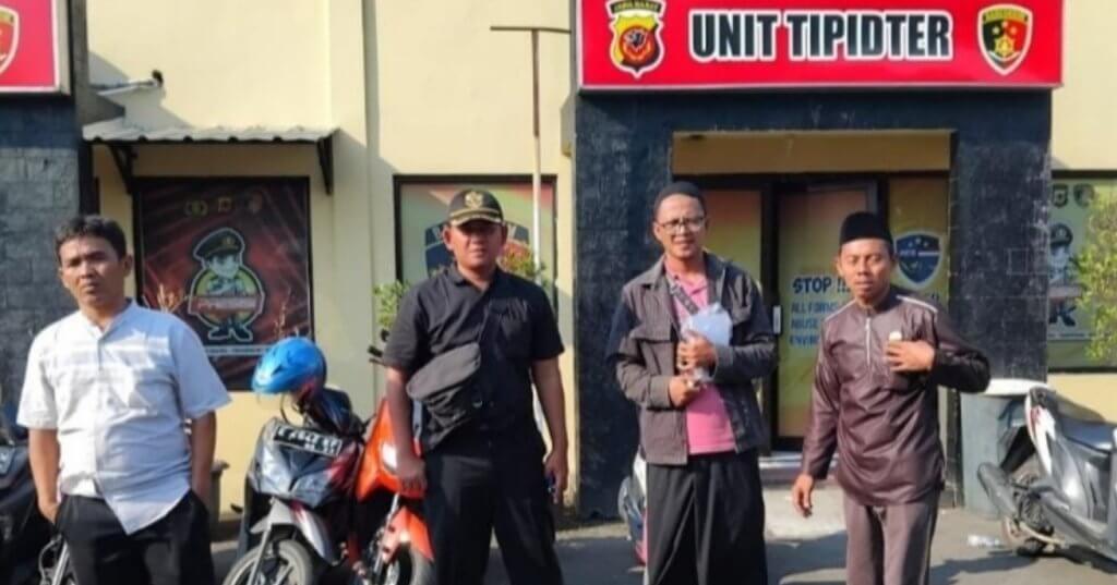 Diduga Selingkuh, Warga Pabuaran Wetan Adukan Istri dan Selingkuhannya ke Polresta Cirebon Diduga Selingkuh, Warga Pabuaran Wetan Adukan Istri dan Selingkuhannya ke Polresta Cirebon