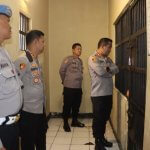 Didampingi Kasat Tahti, Kapolresta dan Wakapolresta Cirebon Cek Kondisi Tahanan