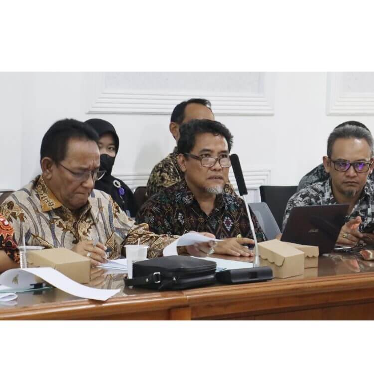 Pansus DPRD Bahas Draf Raperda Perumda Air Minum Tirta Giri Nata