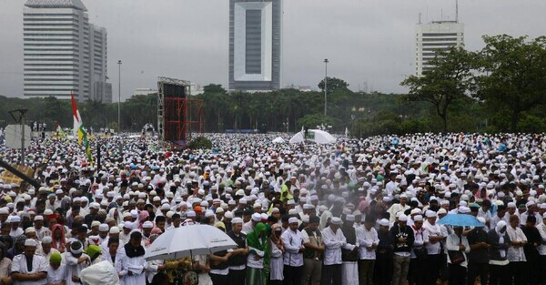 Aksi Bela Palestina, Ratusan Ribu Massa Padati Monas