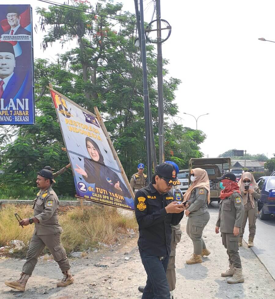 Bawaslu Bersama Sat Pol PP Tertibkan APK dan APS se-Kabupaten Bekasi