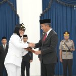 Bey Machmudin Lantik Eti Herawati sebagai Wali Kota Cirebon