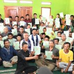 Pj Gub Jabar Dampingi Menteri ATR Berikan Sertifikat Huntap Warga Terdampak Longsor di Bogor