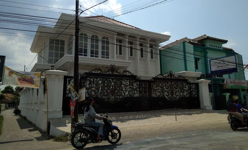 "Gedung Putih" di Babakan Dikira untuk Kantor Baru Bank BKC, Ternyata untuk.. "Gedung Putih" di Babakan Dikira untuk Kantor Baru Bank BKC, Ternyata untuk..