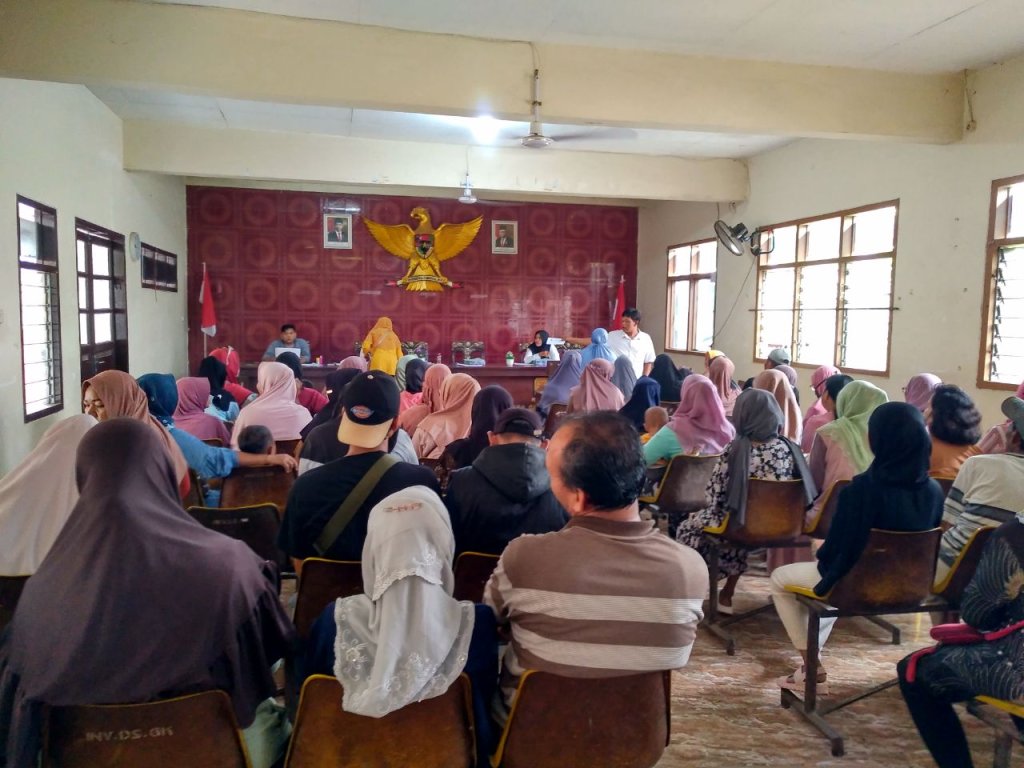 Pemdes Gebang Kulon Serahkan 381 Sertifikat Hasil Program PTSL