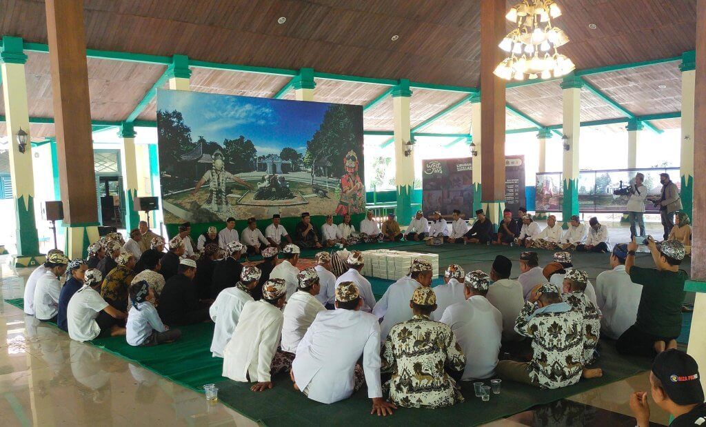 Keraton Kasepuhan Gelar Silahturahim Para Sesepuh dengan Wargi Jati Cirebon Keraton Kasepuhan Gelar Silahturahim Para Sesepuh dengan Wargi Jati Cirebon