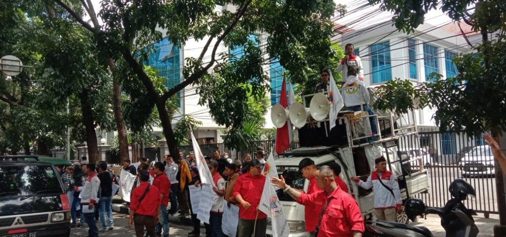 Dugaan Nepotisme dan Pungli, LSM PMPRI Gelar Aksi di Kemenag Kanwil Jabar Dugaan Nepotisme dan Pungli, LSM PMPRI Gelar Aksi di Kemenag Kanwil Jabar