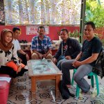 Antar Arem-arem dari Kuwu, Perangkat Desa Pabuaran Lor Panjat Pagar Rumah