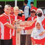 Ikut Jalan Sehat MIN 9 Cirebon, Siswi Yatim Bawa Pulang Kulkas