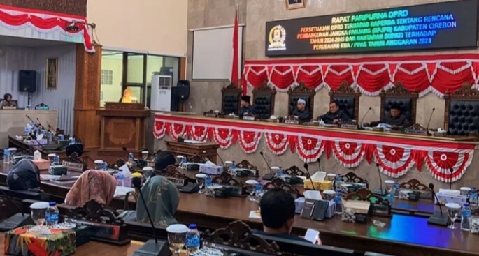 Wakil Ketua DPRD Pimpin Paripurna "Hantaran Bupati Cirebon Terhadap KUA PPAS 2024"