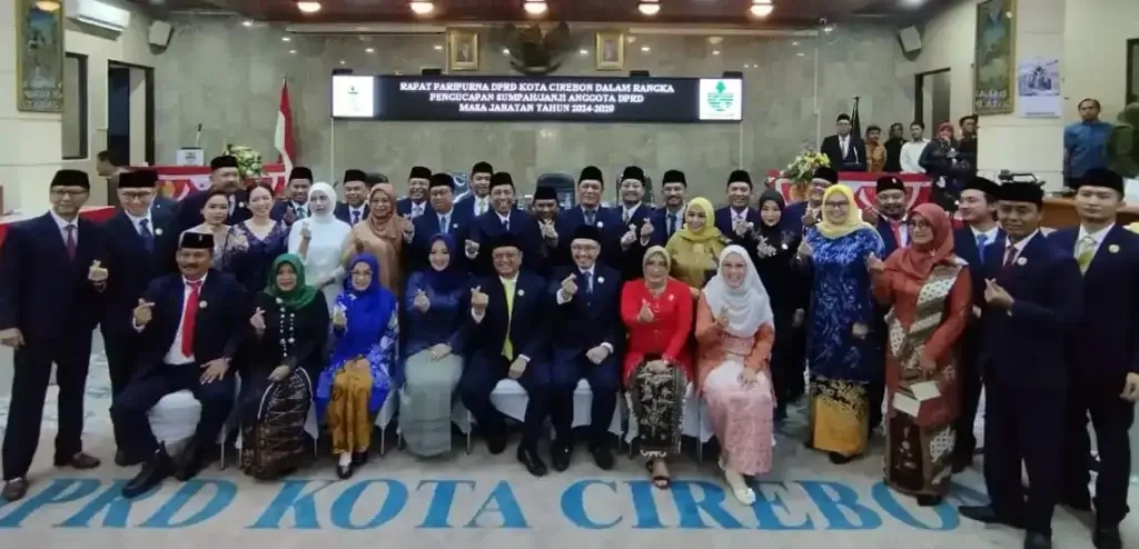 Sah! 35 Anggota DPRD Kota Cirebon Periode 2024 - 2029 Resmi Dilantik Sah! 35 Anggota DPRD Kota Cirebon Periode 2024 - 2029 Resmi Dilantik