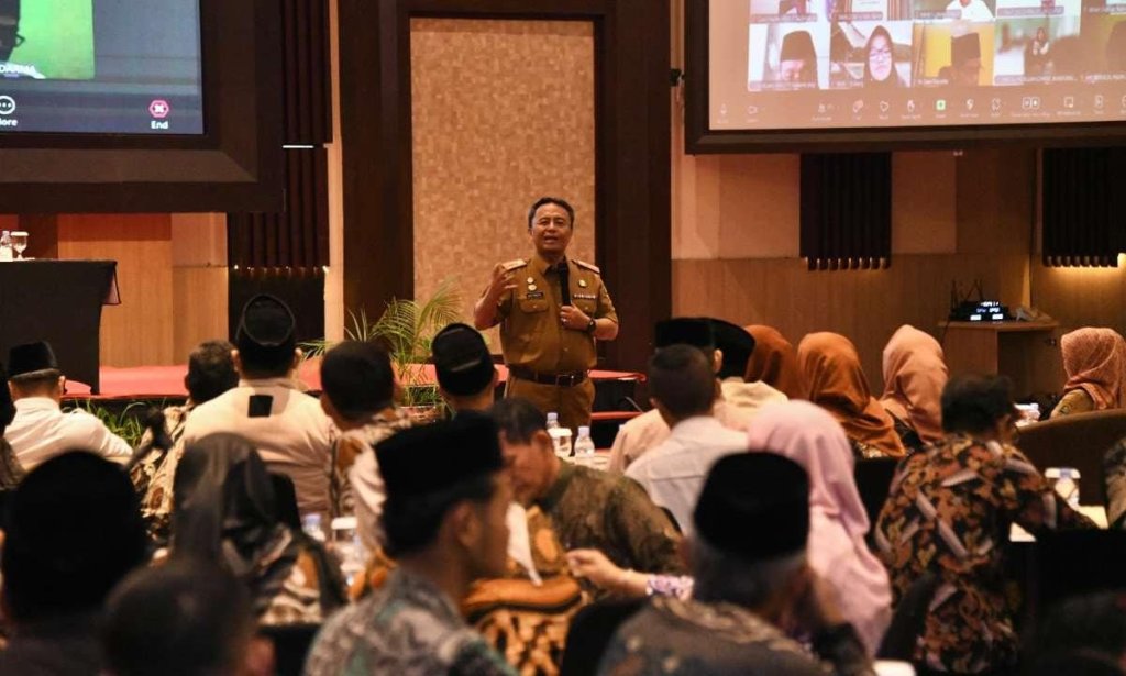 Sekda Jabar Harapkan Guru Madrasah Cetak Calon Pemimpin Berkarakter Sekda Jabar Harapkan Guru Madrasah Cetak Calon Pemimpin Berkarakter