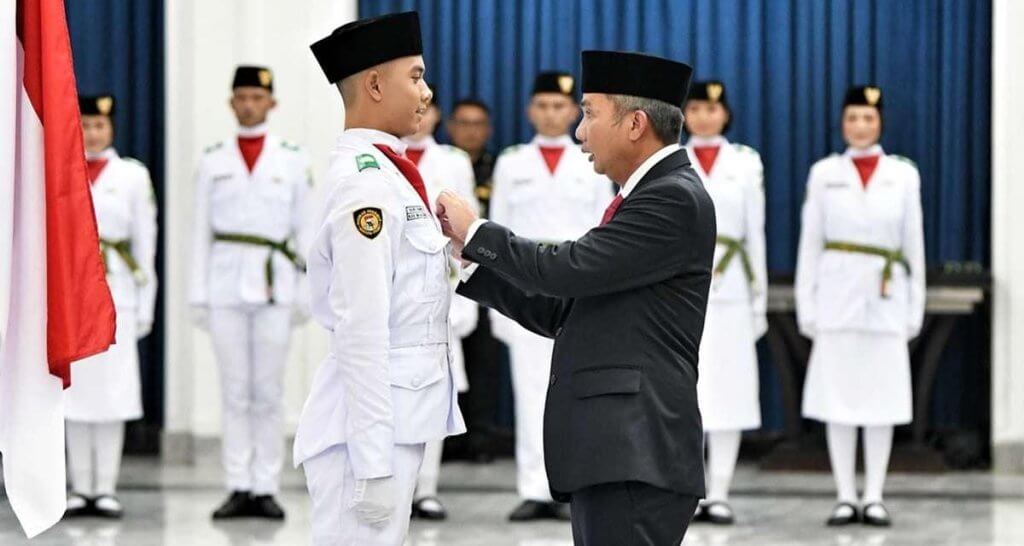 Bey Machmudin Kukuhkan 52 Paskibraka Jabar 2024