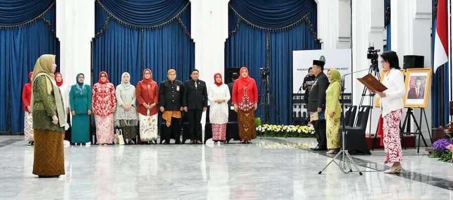Amanda Soemedi Bey Machmudin Lantik Pj. Ketua PKK Kabupaten Bekasi Amanda Soemedi Bey Machmudin Lantik Pj. Ketua PKK Kabupaten Bekasi