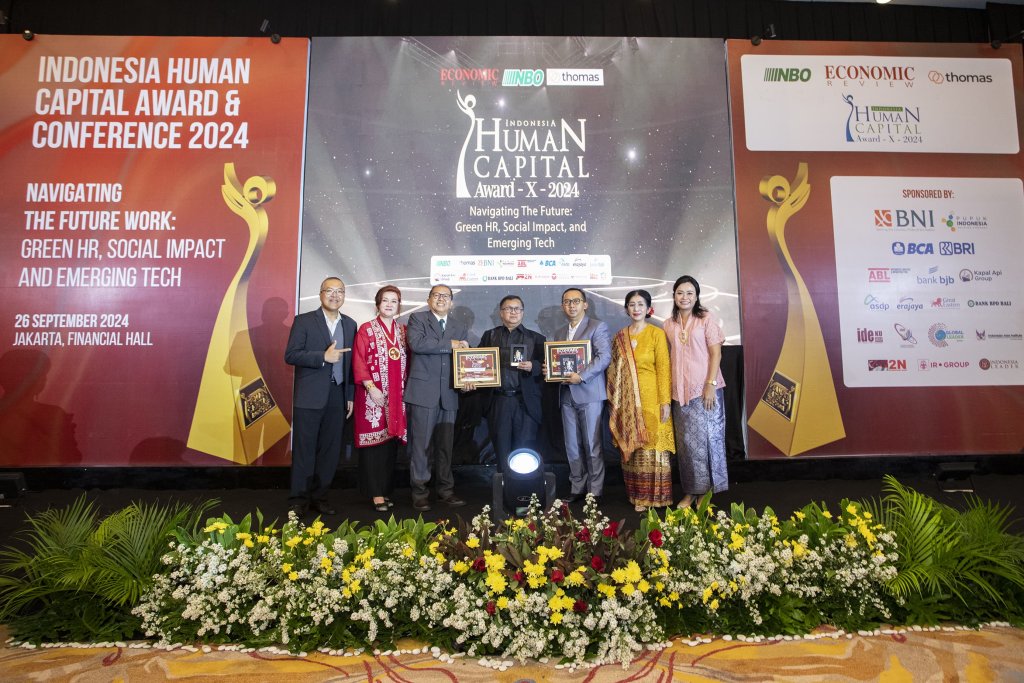 Bank bjb Raih 3 Penghargaan Indonesia Human Capital Award X 2024 Bank bjb Raih 3 Penghargaan Indonesia Human Capital Award X 2024