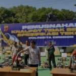 Disaksikan Pj Bupati, Polresta Cirebon Musnahkan 1.350 Knalpot Brong