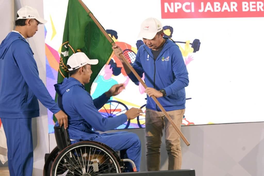 Bey Machmudin Lepas Kontingen Jabar Peparnas XVII/2024 Solo