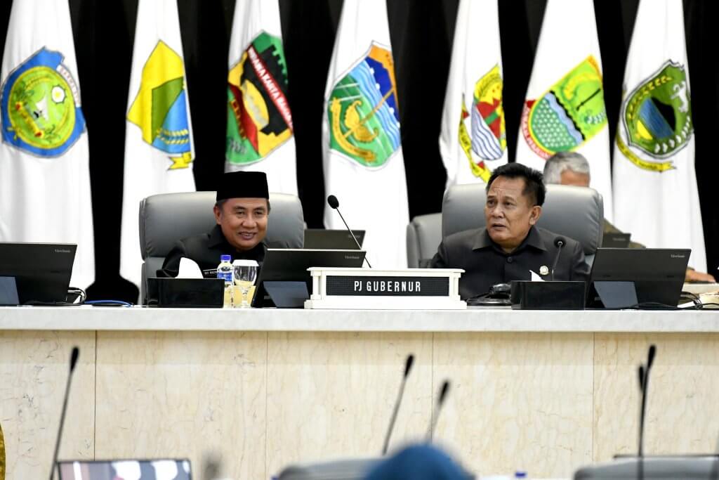 Bey Machmudin Saksikan Pengumuman Pimpinan Baru DPRD