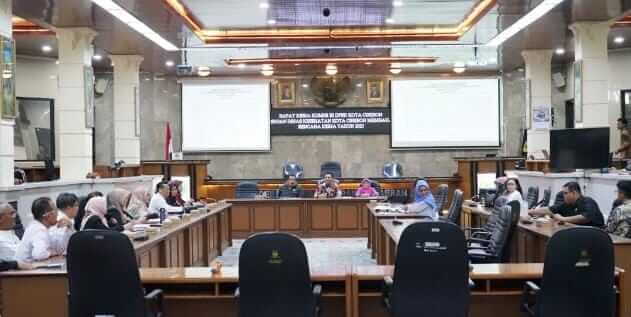 Komisi III Evaluasi Program Layanan Kesehatan Dinkes dan RSD Gunung Jati Komisi III Evaluasi Program Layanan Kesehatan Dinkes dan RSD Gunung Jati