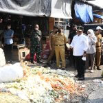 Usai Lakukan Peninjauan, Sekda Jabar Koordinasikan Penanganan Sampah Pasar Caringin