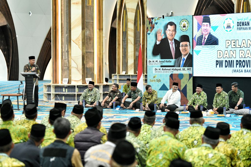 Bey Machmudin: Peran Masjid di Jawa Barat Jadi Pusat Transformasi Sosial Bey Machmudin: Peran Masjid di Jawa Barat Jadi Pusat Transformasi Sosial