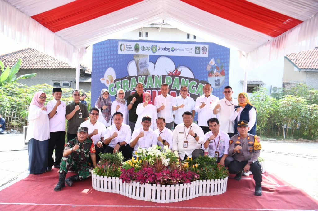 Bey Machmudin Buka Gerakan Pangan Murah Serentak di Indramayu