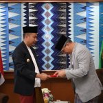 Bey Machmudin Serahkan Keputusan Perpanjangan Masa Jabatan Penjabat Wali Kota Cimahi