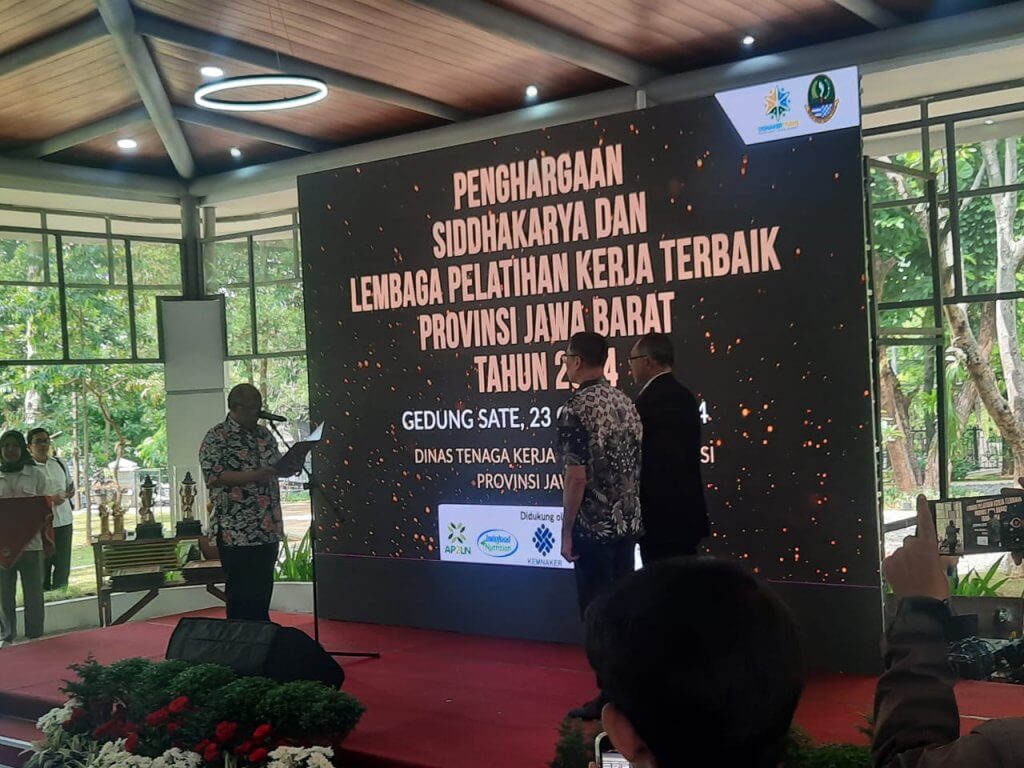 Pemda Provinsi Jabar Beri Penghargaan Siddhakarya