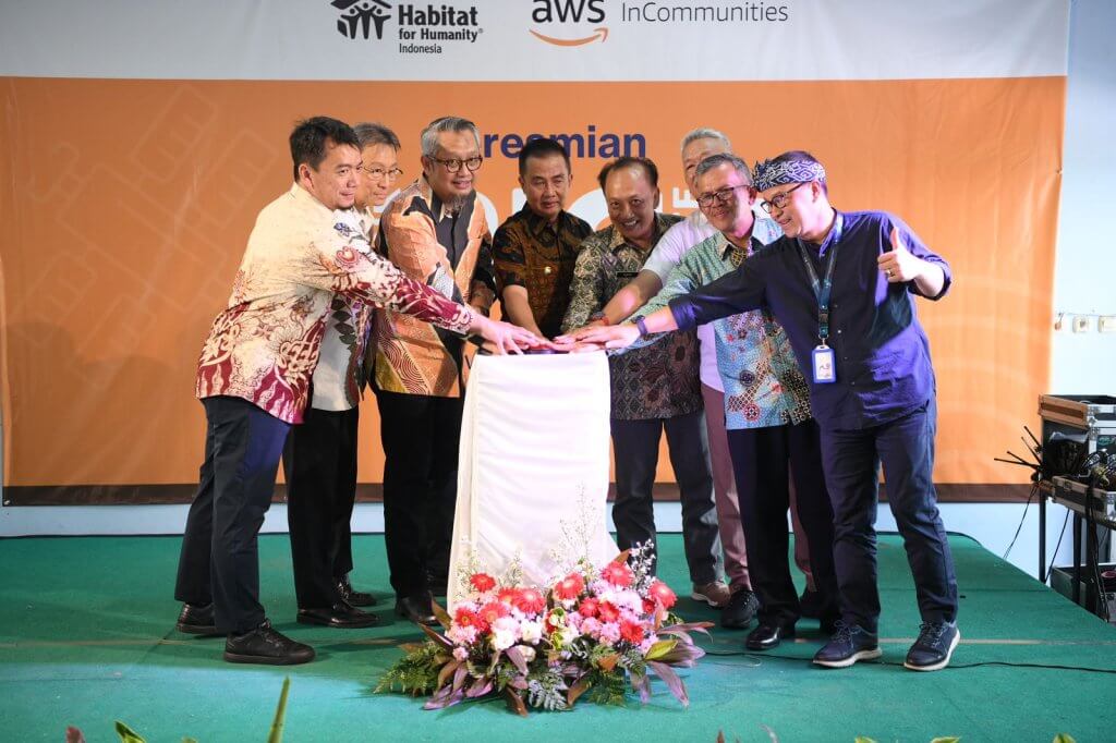 Amazon Kembangkan Think Big Space di Jabar, SMKN 1 Karawang Jadi yang Pertama di Asia Tenggara