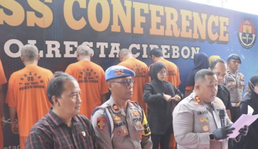 Polresta Cirebon Bekuk Tujuh Pelaku TPPO dan Judi Online Polresta Cirebon Bekuk Tujuh Pelaku TPPO dan Judi Online