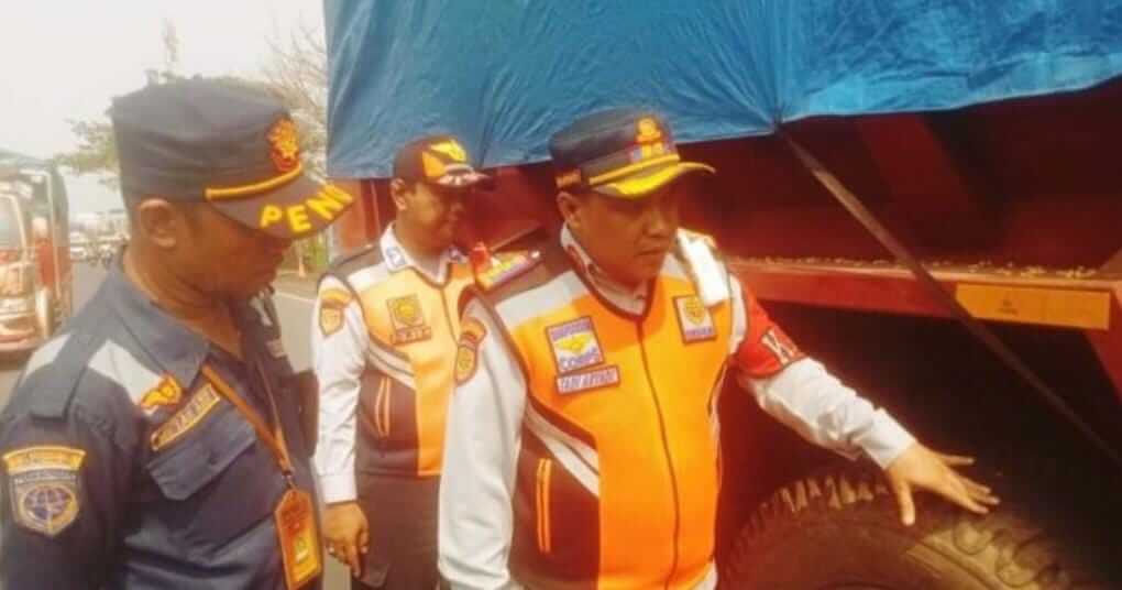 Tekad Kurangi Kecelakaan, Satlantas Polresta Cirebon Gencarkan Razia "Kendaraan ODOL" Tekad Kurangi Kecelakaan, Satlantas Polresta Cirebon Gencarkan Razia "Kendaraan ODOL"